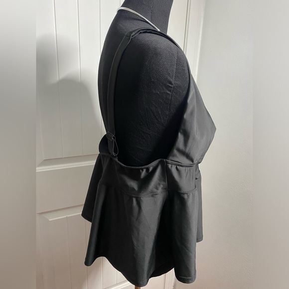 Black top - Picture 3 of 8